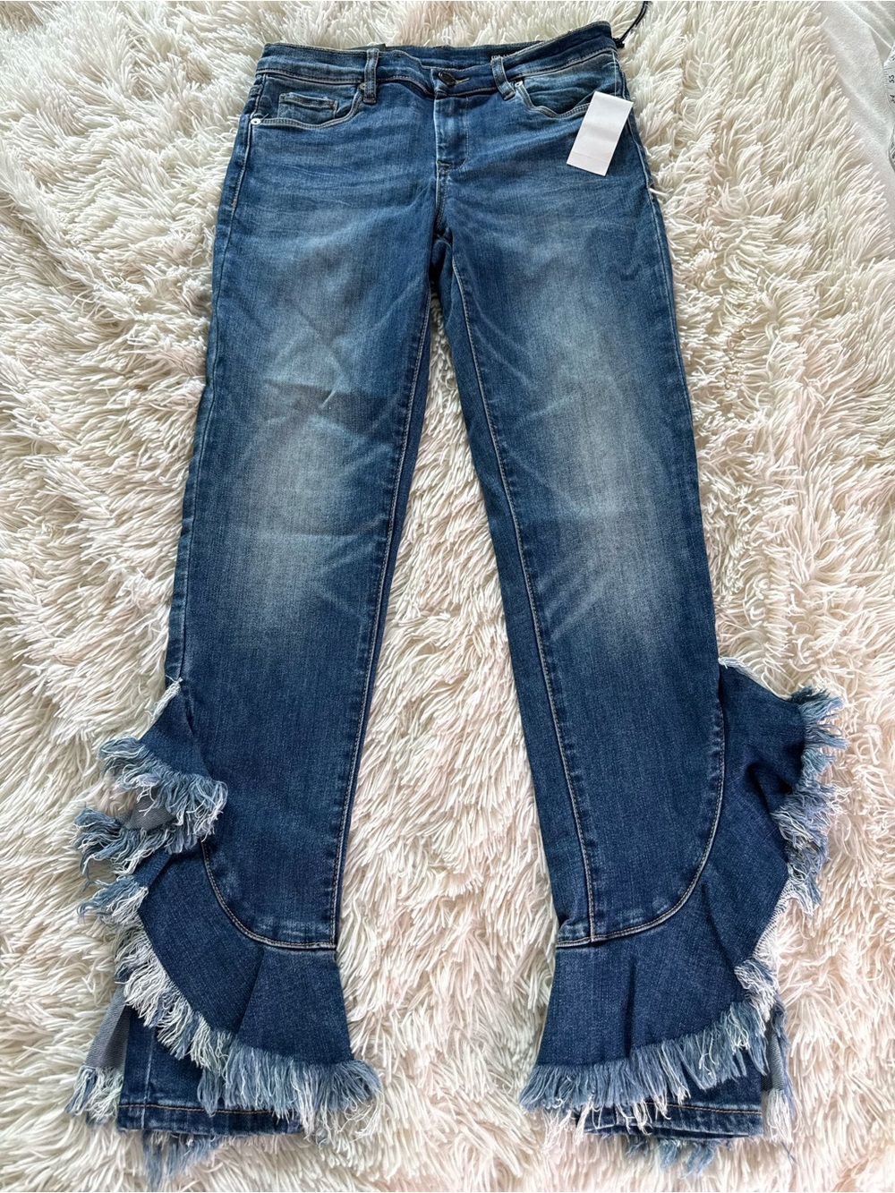 NWT BlankNYC Ruffle Hem Boho Jean Size 28